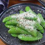 ５分で簡単！【スナップエンドウの粉チーズ焼き】
