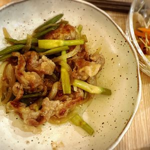 ryocoの作ってみた!投稿(ゴロっと豚肉と🤭にんにくの芽の旨辛スタミナ炒め🤩🍺)