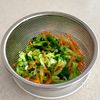 手軽にあと一品♩彩り野菜とちくわのごま和えの工程3