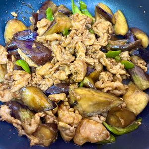 かなてぃの作ってみた!投稿(驚くほどお肉柔らか♪絶品過ぎる♪豚こまとナスの甜麺醤炒め♪)