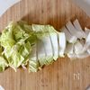 材料３つでメイン！《白菜とウィンナーのトマト味噌煮》の工程1