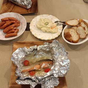 ゆんちゃん🐷の作ってみた!投稿(鮭と夏野菜のガリバタレモン焼き【ホイルで包んでほったらかし】)