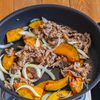 【かぼちゃと豚こま肉のスタミナ炒め】焼肉のたれで！男子も喜ぶの工程4