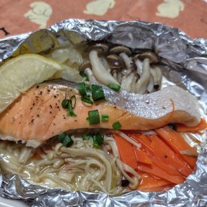 コスモスの作ってみた!投稿(【鮭ときのこのホイル焼き】フライパンで♬包んで蒸すだけ！)