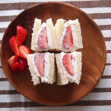 ヨーグルトクリームのいちごサンド