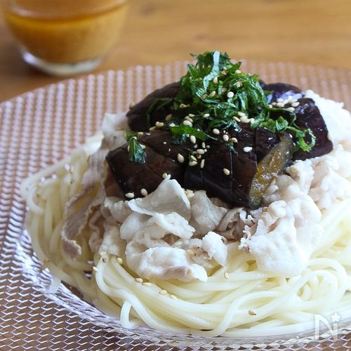 【茄子と豚しゃぶのぶっかけそうめん】からし麺つゆで後味キリッ