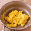 【ニラと卵の鶏がら炒め】　シンプルでおいしい炒め物♪の工程2