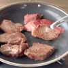 【切って♪焼くだけ♪絶対失敗しない】
爆食サガリステーキ丼の工程1