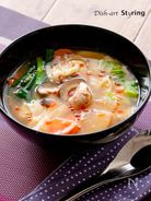 野菜たっぷり！
ツルツルワンタンの酸辣湯