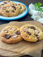 ホケミで簡単♪【いちご風味チョコチャンククッキー】