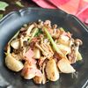 焼くだけ！カブとしめじのベーコンレモン粒マスタードソースがけの工程6