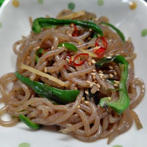 コスモスの作ってみた!投稿(和食のヘルシー惣菜😘糸こんにゃくとピーマンのきんぴら😋)