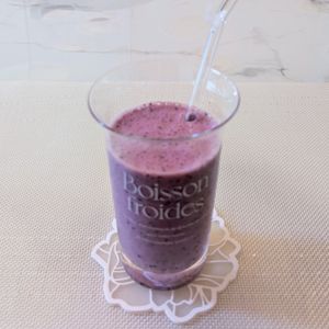 𝔂𝓾𝓶𝓲🍓の作ってみた!投稿(《砂糖不使用》バナナとブルーベリーの甘酒豆乳スムージー)