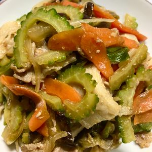 あいるんの作ってみた!投稿(【豚なすゴーヤの辛味噌炒め】食欲そそる！夏レシピ♡)
