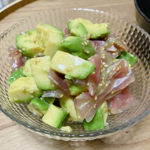 Natsukoの作ってみた!投稿(白だしわさび漬けでさっぱり美味しい♪マグロアボカド)