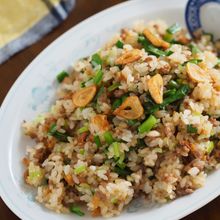 包まない!パンチが利いて満足度大♡『餃子チャーハン』