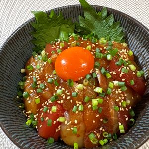 楽ラク手抜キッチン🐶🐾の作ってみた!投稿(包丁も火も使わない！刺身の切り身でパパっとポキ丼)