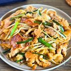 ご飯がすすむ！豚こまともやしのスタミナニラ炒め