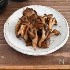 間違いないおいしさ！無限レシピ♪舞茸のバターめんつゆ炒め