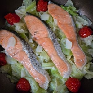 れみーの作ってみた!投稿(【塩鮭とキャベツのバターフライパン蒸し】10分で完成！)