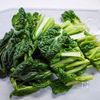 実家で育てた青菜で作るごま風味炒めの工程1