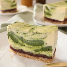 驚くほどクリーミーな抹茶マーブルチーズケーキ
