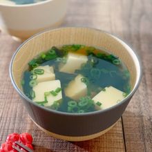 卵豆腐とわかめのお吸い物