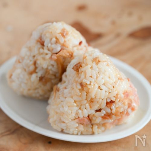 子どもも食べやすい!ベーコンと切干大根のおにぎり