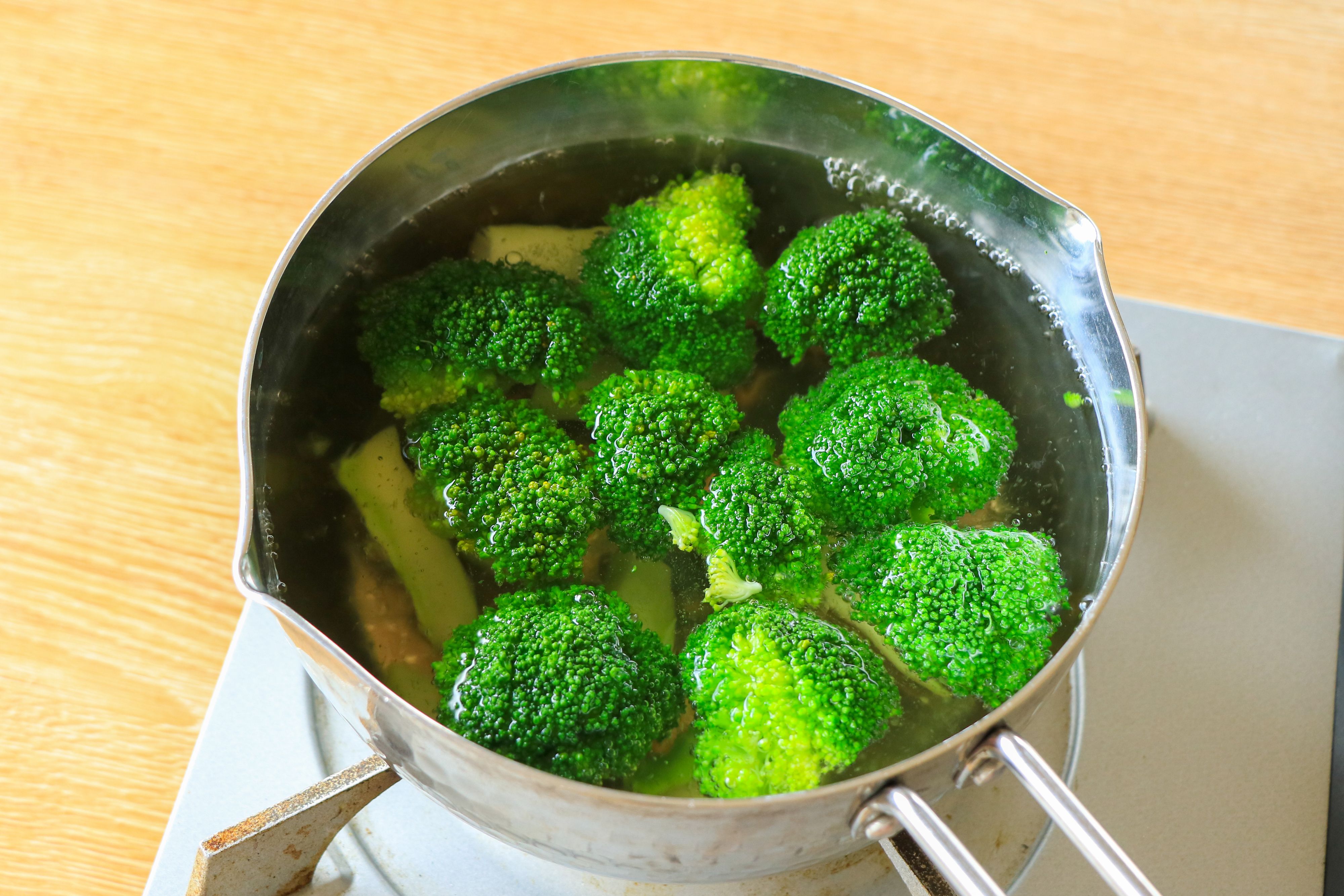 紫玉ねぎとブロッコリーのサラダ』 | レシピサイトNadia