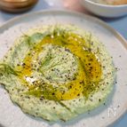 後がけのオリーブオイルが決め手‼︎旬のおつまみ『枝豆フムス』