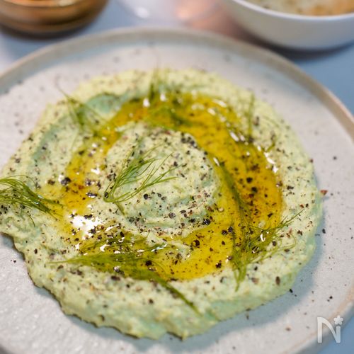 後がけのオリーブオイルが決め手‼︎旬のおつまみ『枝豆フムス』