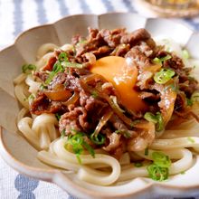 冷凍うどんで簡単♡男子が喜ぶ『牛すき窯玉うどん』
