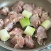 10分で完成！【鶏もも肉と長ネギのバターソルト焼き】の工程2