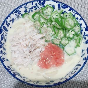 ゆまっくすの作ってみた!投稿(レンチン・ヘルシー！ささみとオクラの明太クリーム冷やしうどん)