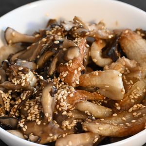 こざかなの作ってみた!投稿(＼お弁当にも／レンチン4分【舞茸ちくわのごま味噌あえ】)