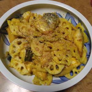 ももの作ってみた!投稿(＊れんこんと塩さばのさっぱりカレー炒め＊すし酢で味付け簡単！)