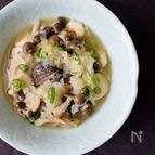味付けは白だしと塩とにんにくだけ。「キノコのさっとみぞれ煮」