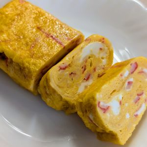 まゆのの作ってみた!投稿(ふわふわ甘〜いカニカマ卵焼き【#作り置き #冷凍保存】)