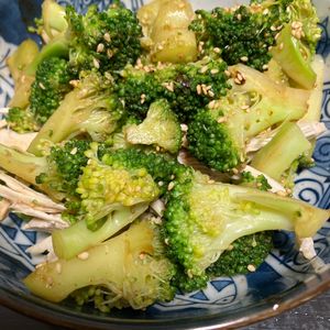 ひっとんの作ってみた!投稿(【むね肉ときゅうりのさっぱり中華風サラダ】食べ盛りが喜ぶ♪)