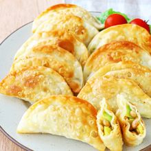 簡単おつまみ♡アボカド納豆チーズ餃子