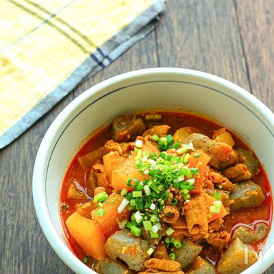 煮るだけ簡単!韓国風スタミナもつ煮込み