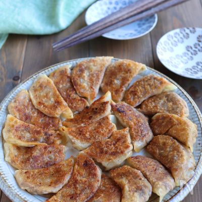 サバの味噌煮缶ともやしの餃子