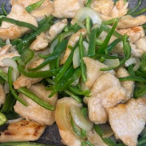1137305の作ってみた!投稿(【 鶏むね肉とピーマンの塩だれ炒め】お肉しっとり♪簡単おかず)