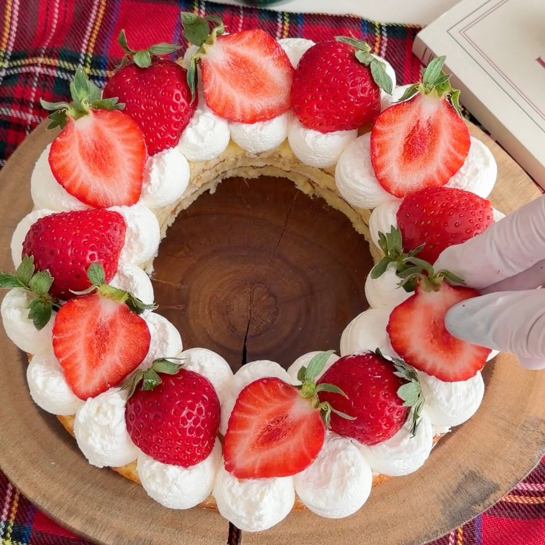 簡単！同時に2種作れる！クリスマスリース＆サンタケーキ | レシピ