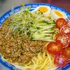 まゆのの作ってみた!投稿(きのこたっぷりで腸活にも♩カレー風味ジャージャー麺)