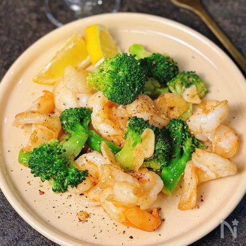 【エビブロッコリーのにんにく醤油炒め】やみつき!ぷりコリ食感