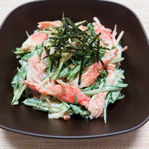 よっこの作ってみた!投稿(ゴロっとカニカマと水菜の和風わさびマヨネーズ和え😘🍶)