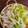 野菜たっぷり♪コク旨キムチ味噌鶏鍋の工程1