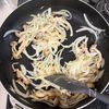 鮭としめじのクリーム煮♪とろ～り旨い！味付け1つで完結♡の工程4