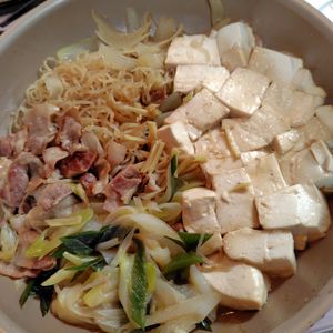 コスモスの作ってみた!投稿(とろとろ玉ねぎとしらたきの☆🤩☆味しみしみ豚バラ肉豆腐✨)